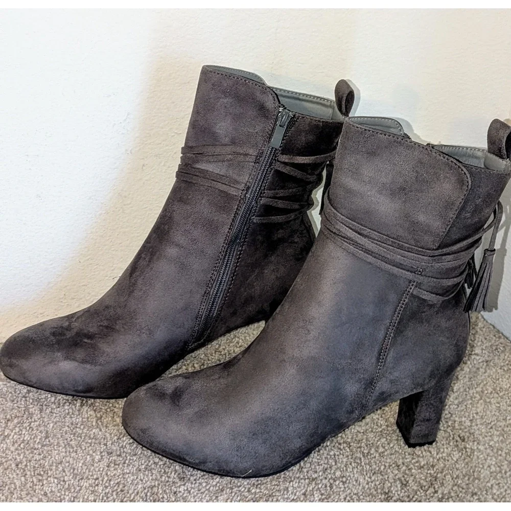 Journee Zuri Size 12 Gray Faux Suede Ankle Boots‎ Block Heel Tassel Accents NWOT